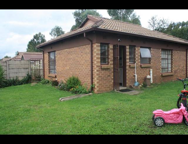 3 BEDROOM HOUSE FOR SALE IN CLAYVILLE
